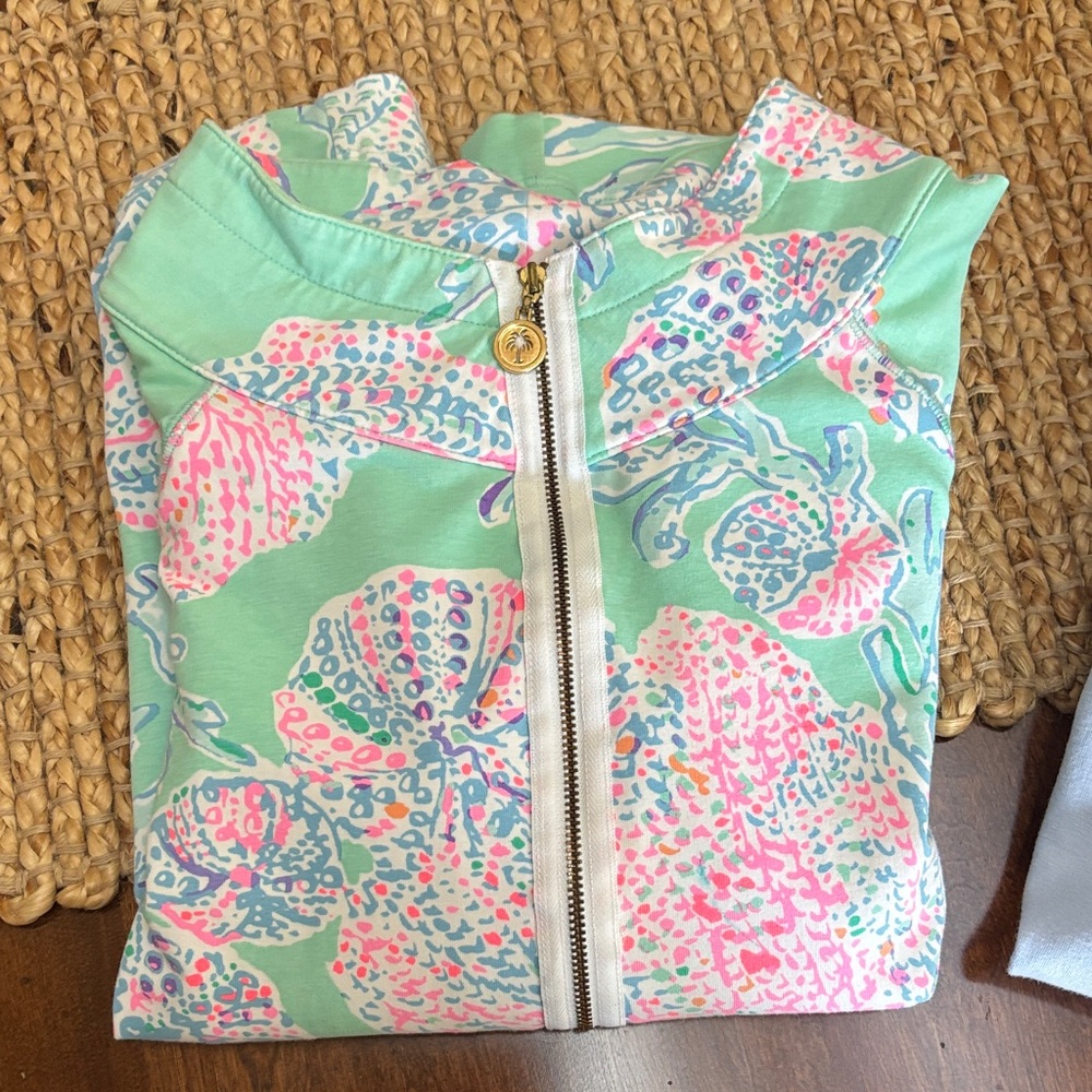 Lilly Pulitzer Women's popover (2) - Picture 3 of 10